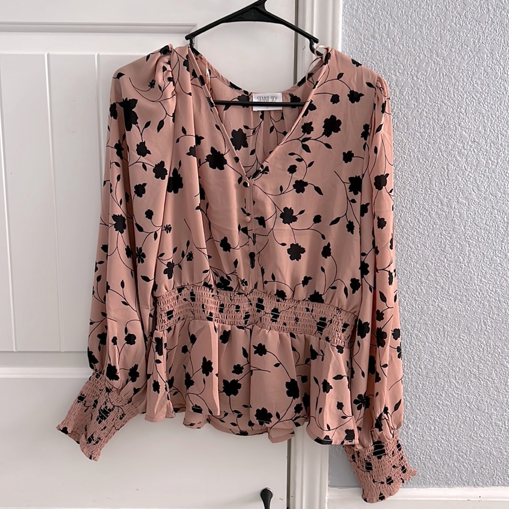 Floral pink/black blouse